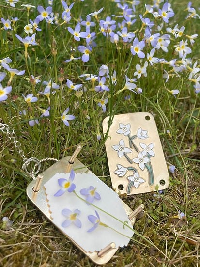 Sikunuo | Mini Flower Press | Compact Botanical Keepsake Maker | Portable Craft Tool