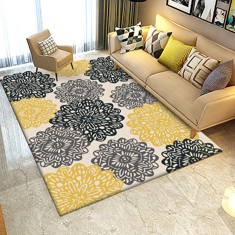 Sikunuo | Vintage Floral Pattern Rug White and Yellow Polyester Rug Machine Washable Nonslip Area Rug for Bedroom
