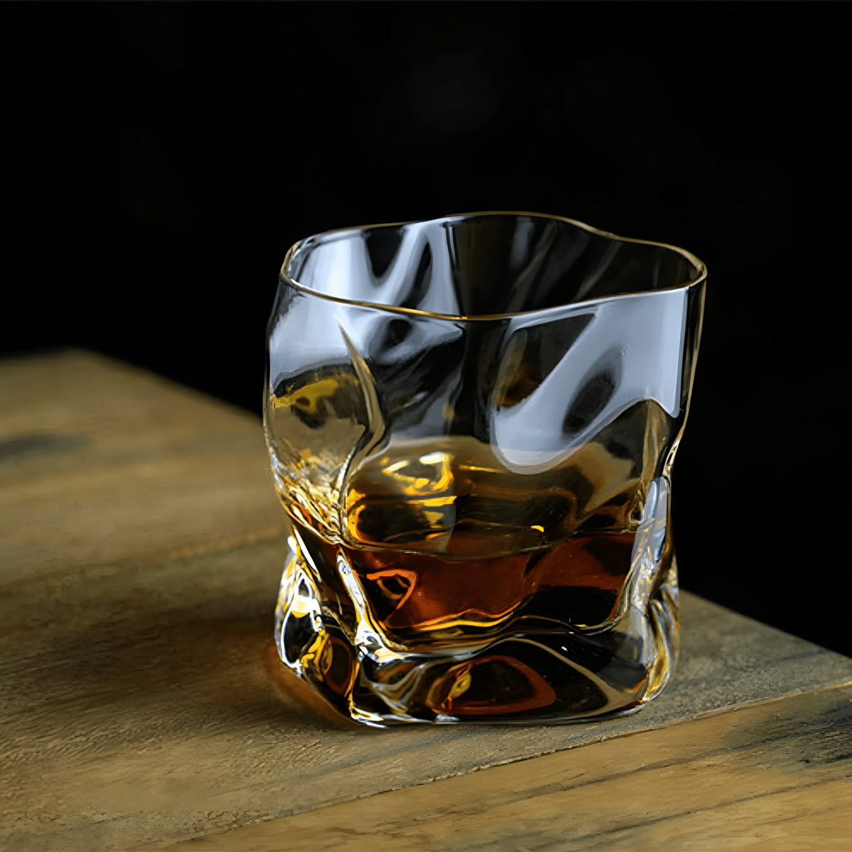 Whiskey glass in Edo Kiriko style – Handcut with unique crumple design | Sikunuo