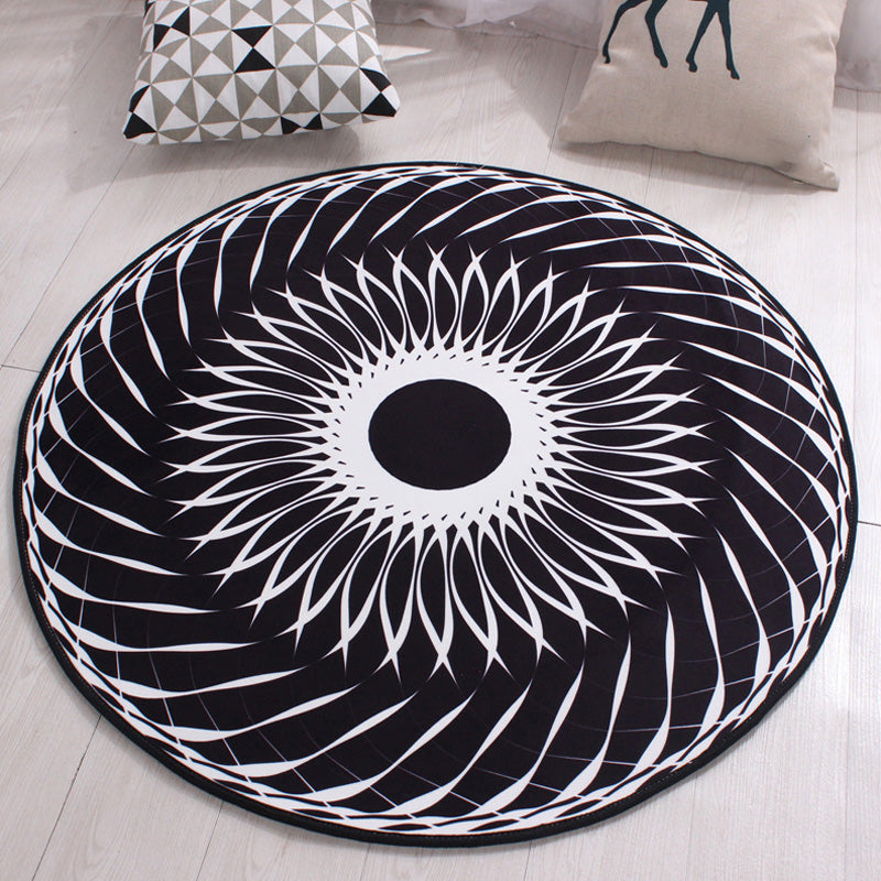 Sikunuo | Black and White Moroccan Carpet Polyester Flower Pattern Carpet Pet Friendly Washable Non-Slip Back Carpet for Decoration