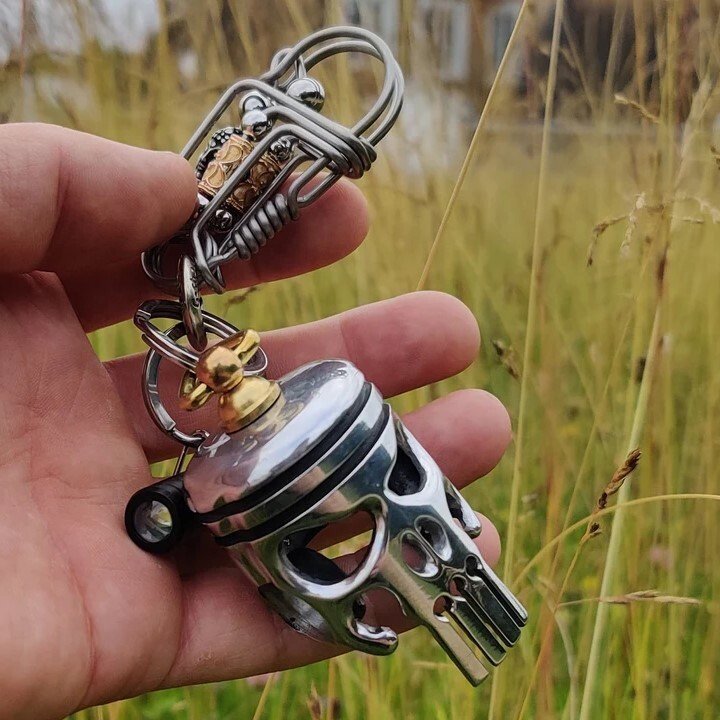 Sikunuo | Piston art skull keychain [pendant/flashlight/bottle opener]