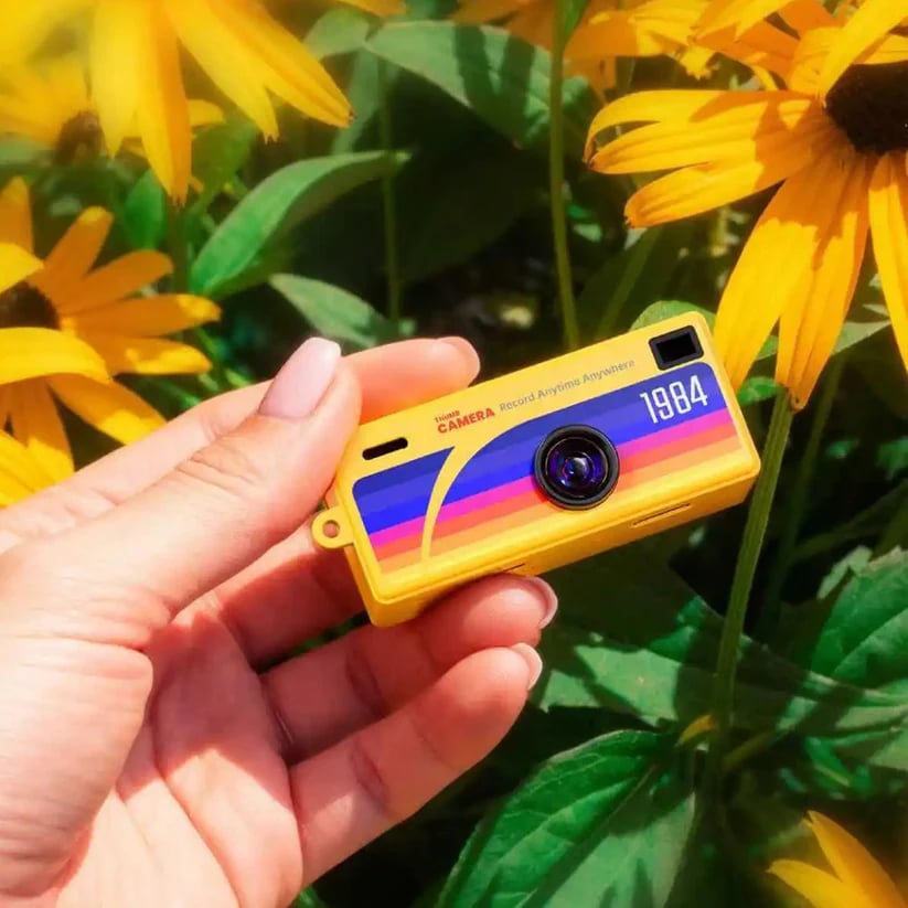 1984 THUMB VINTAGECAMERA
