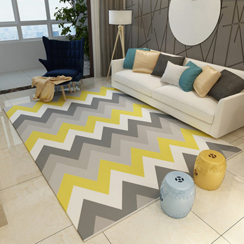 Sikunuo | Casual Novelty Rug in Gray Stripes Chevron Pattern Rug Polyester Washable Rug for Home Decor