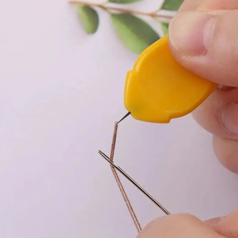 Sikunuo | Simple Needle Threader – No Frustration & No Eye Strain