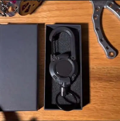 Sikunuo | Tactical Keychain with Retractable Cord