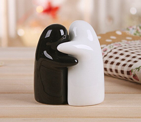 Sikunuo | 2PCS Love Hug Seasoning Shakers Sets