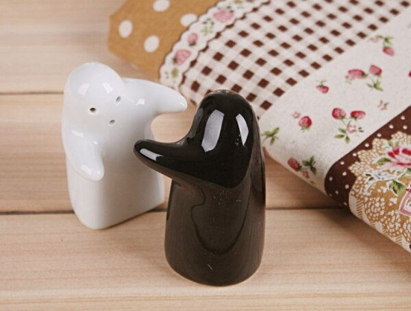 Sikunuo | 2PCS Love Hug Seasoning Shakers Sets