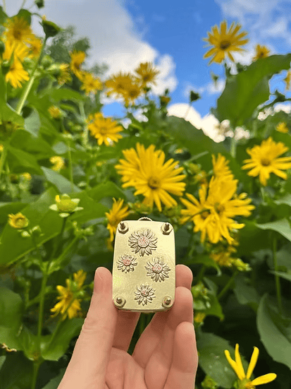 Sikunuo | Mini Flower Press | Compact Botanical Keepsake Maker | Portable Craft Tool