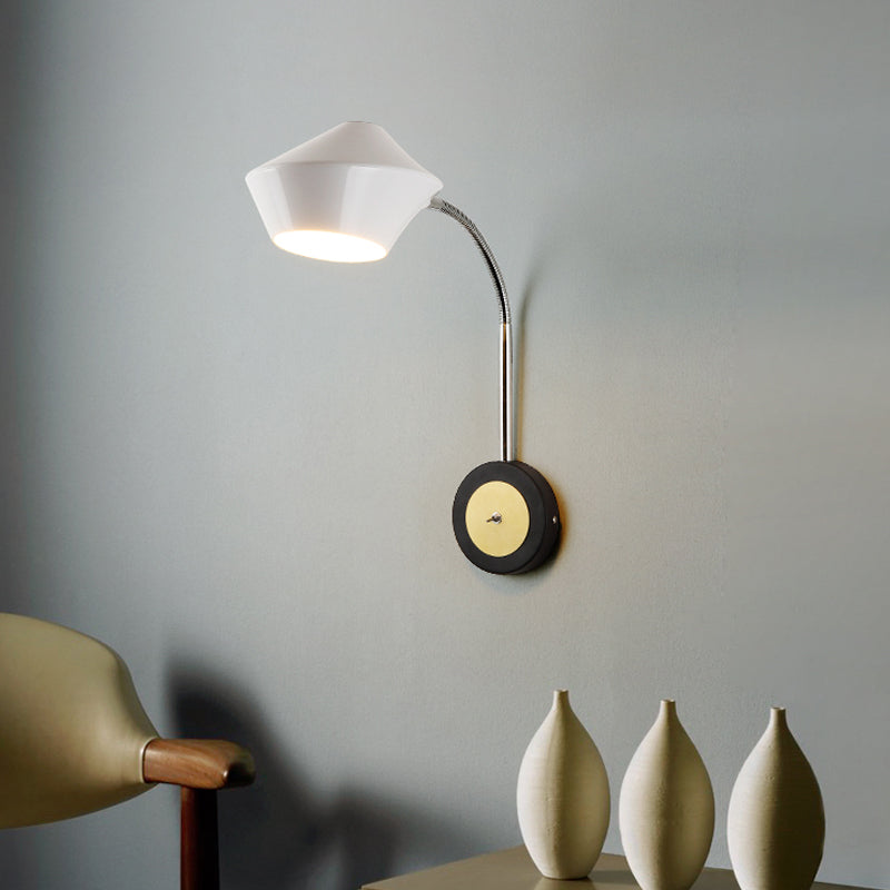 Sikunuo | Urn Wall Light Contemporary Metal 1-Bulb Wall-Mounted Lighting in Black and White