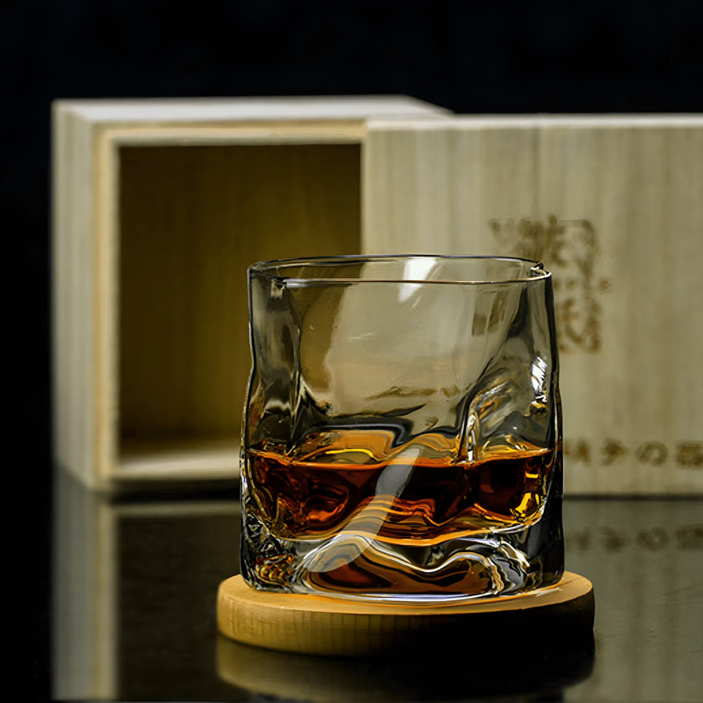 Whiskey glass in Edo Kiriko style – Handcut with unique crumple design | Sikunuo