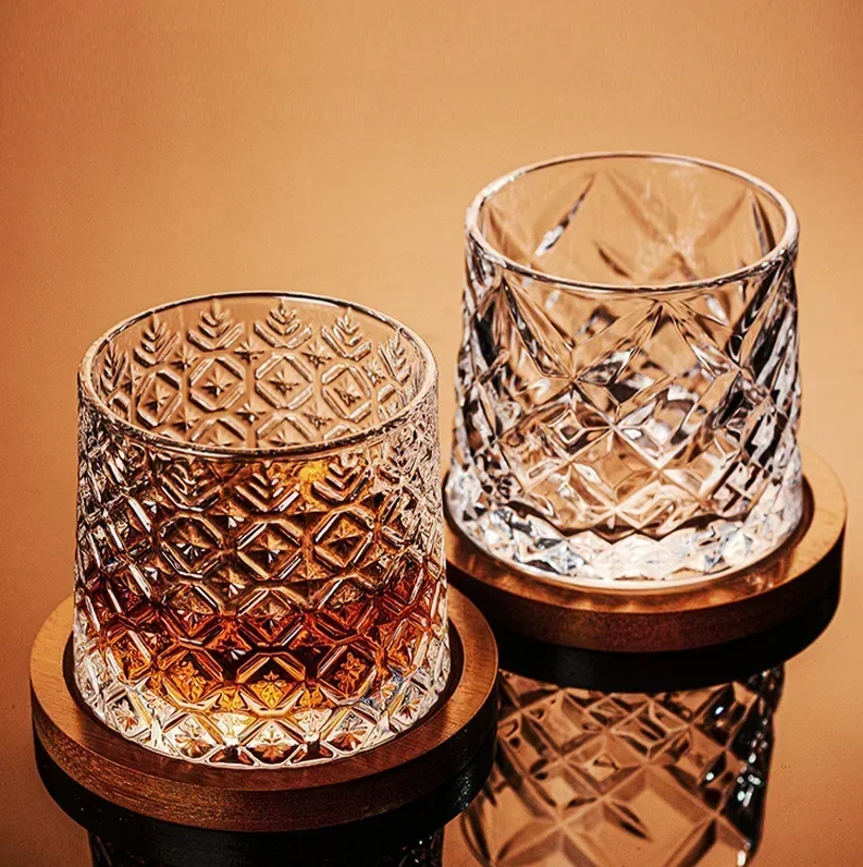 WhiskeySpin - Premium rotating whiskey glass Sikunuo