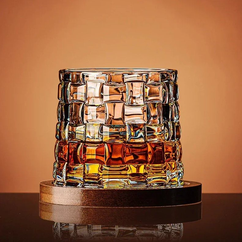WhiskeySpin - Premium rotating whiskey glass Sikunuo