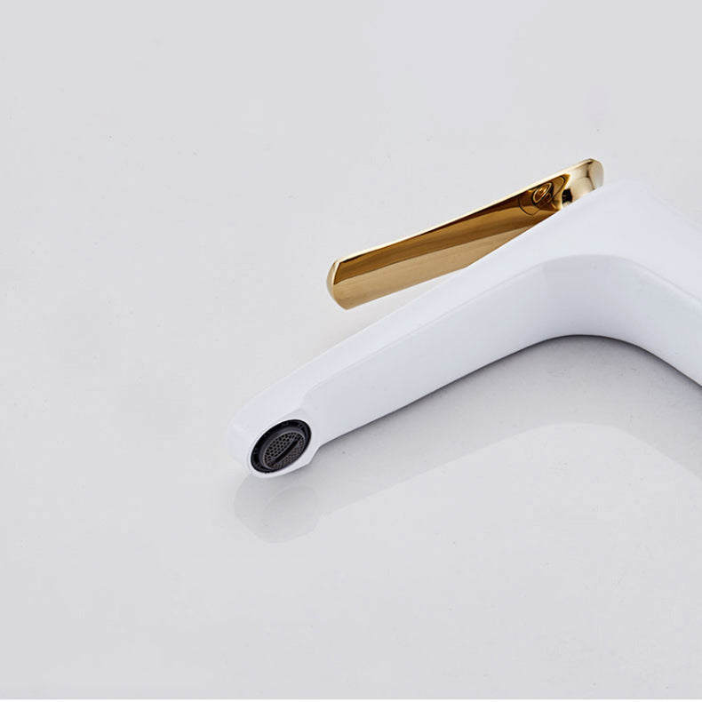 Sikunuo | Luxury 1 Handle Sink Bathroom Faucet Round Brass Sink Faucet with Water Hose