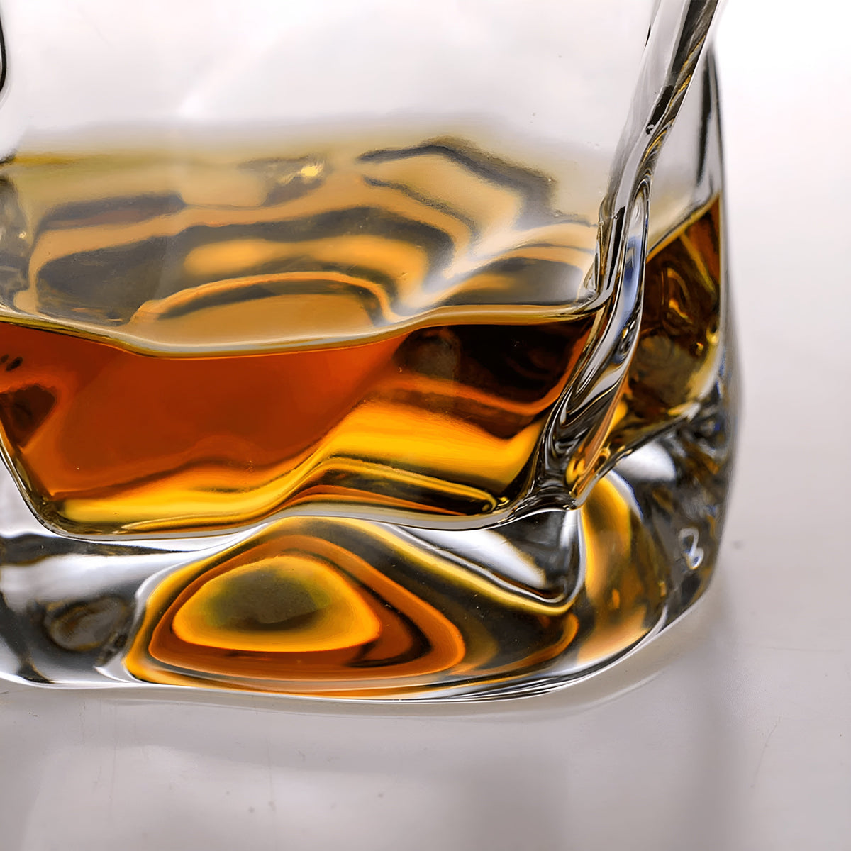 Whiskey glass in Edo Kiriko style – Handcut with unique crumple design | Sikunuo