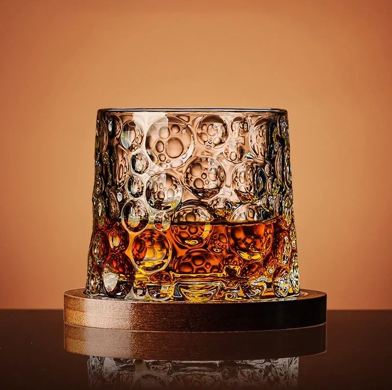 WhiskeySpin - Premium rotating whiskey glass Sikunuo
