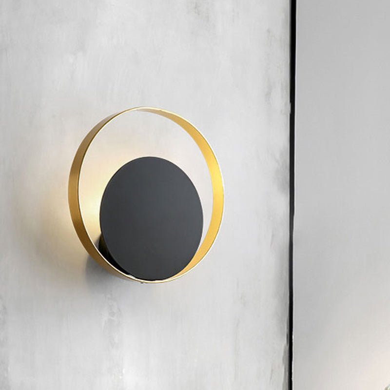 Sikunuo | Metallic Round Wall Light Modernist 1-Head LED Wall Lamp in Black and Gold for the Corner
