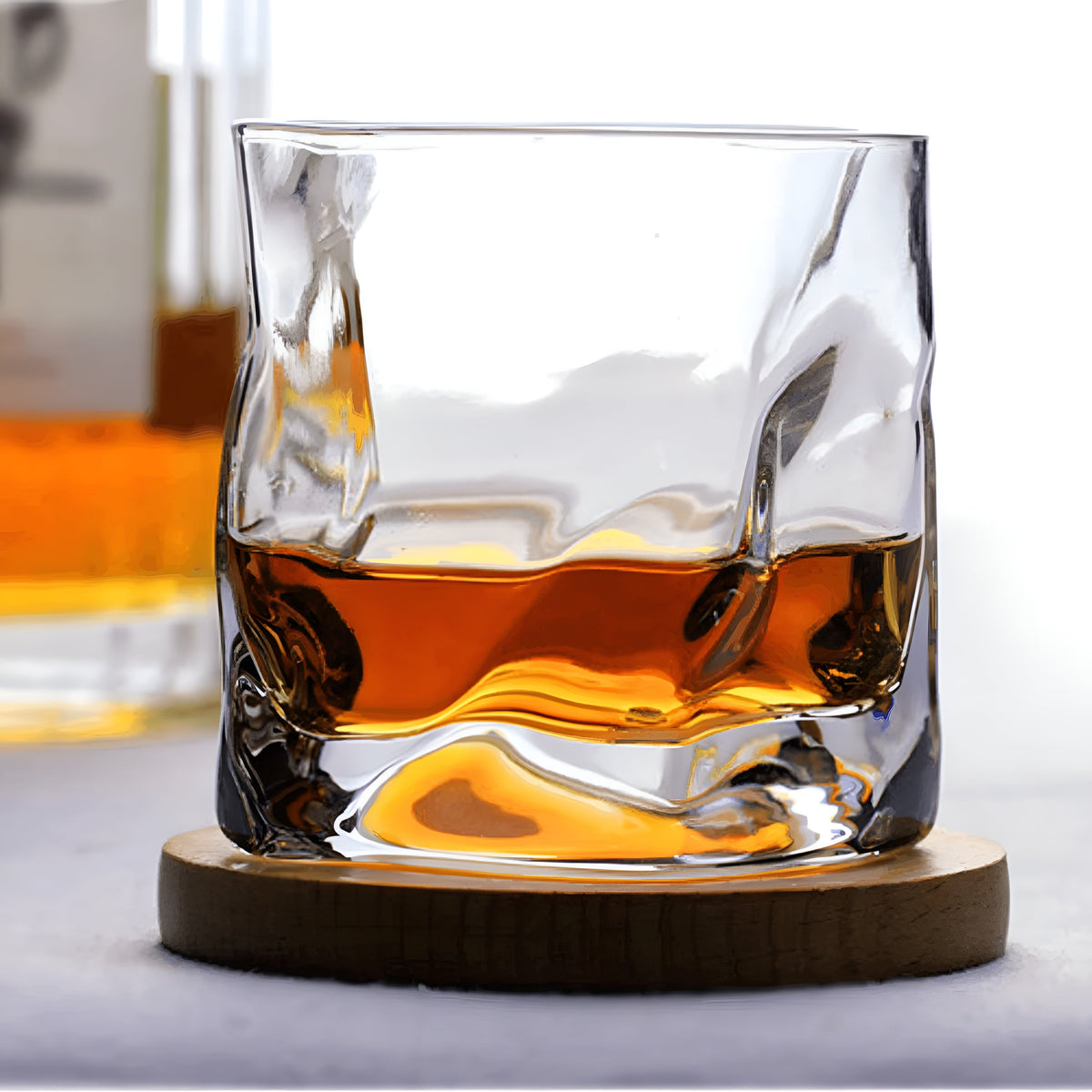 Whiskey glass in Edo Kiriko style – Handcut with unique crumple design | Sikunuo