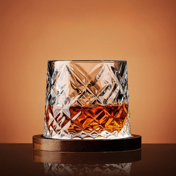 WhiskeySpin - Premium rotating whiskey glass Sikunuo