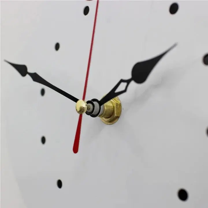 Sikunuo | Charming Cat Wall Clock with Swinging Tail