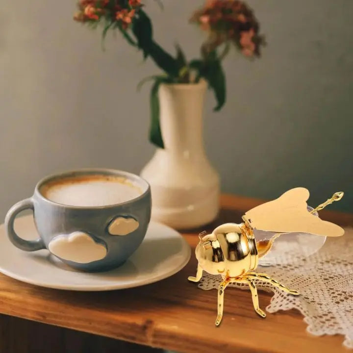 Sikunuo | Decorative and practical bee-shaped honey jar