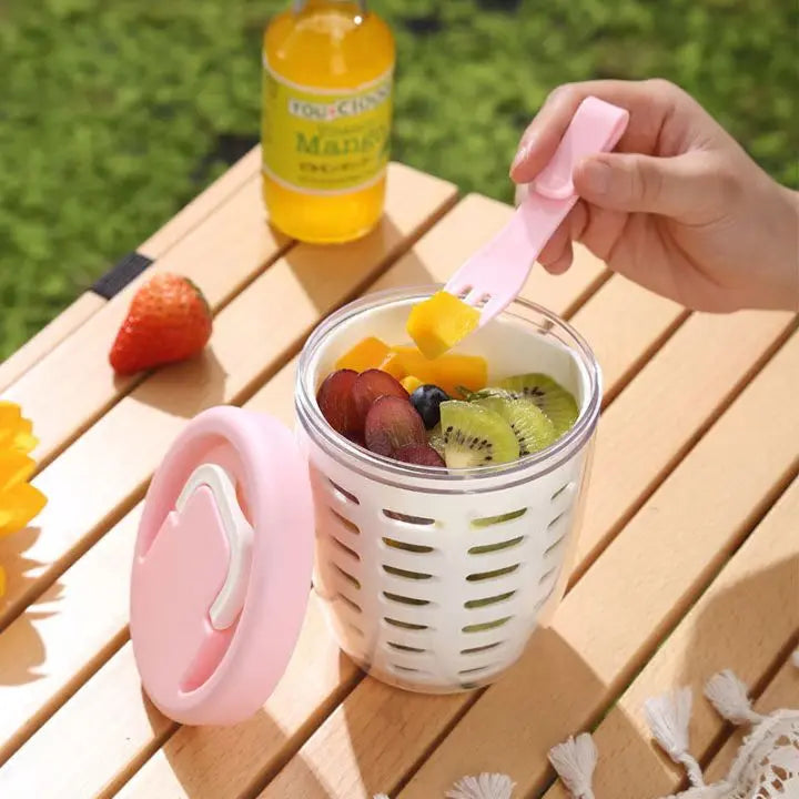 Sikunuo | Fruit cup with sieve & fork – Leak-proof