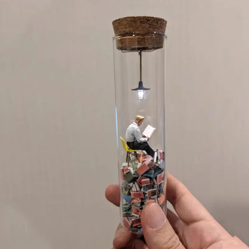 Sikunuo | Glass-Miniature-Diorama for Book Lovers