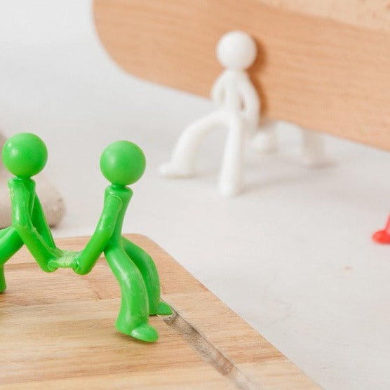 Sikunuo | Mini Human Figurine Board Bracket