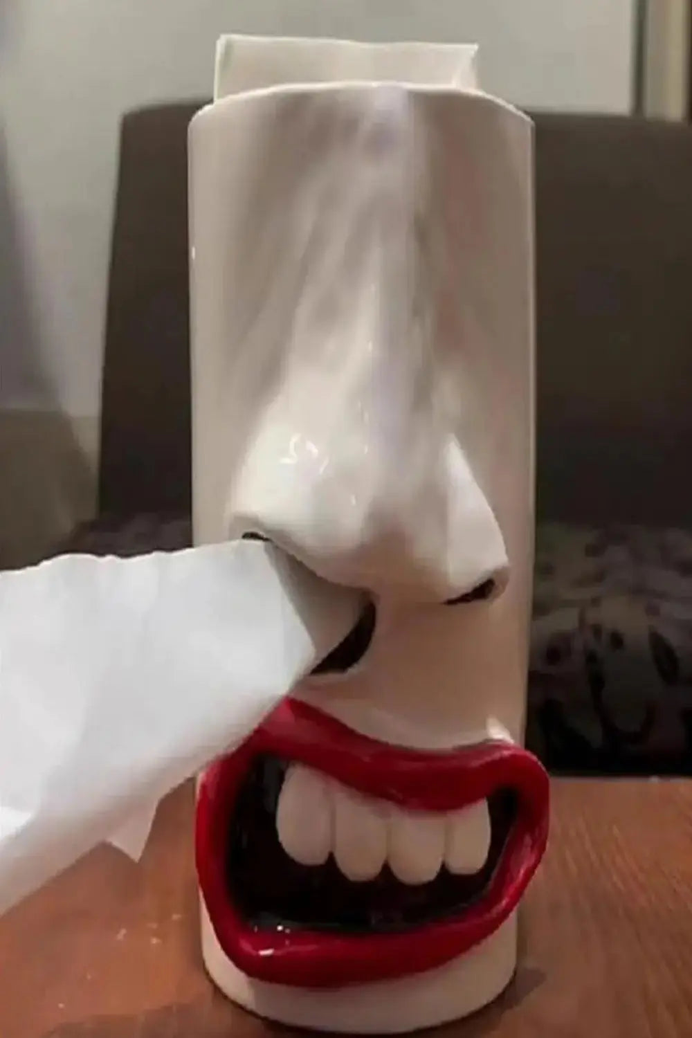 Sikunuo | Handcrafted funny face towel holder