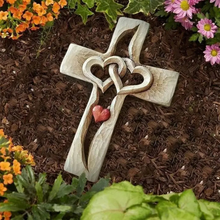 Sikunuo | Hand-carved wooden cross with intertwined hearts