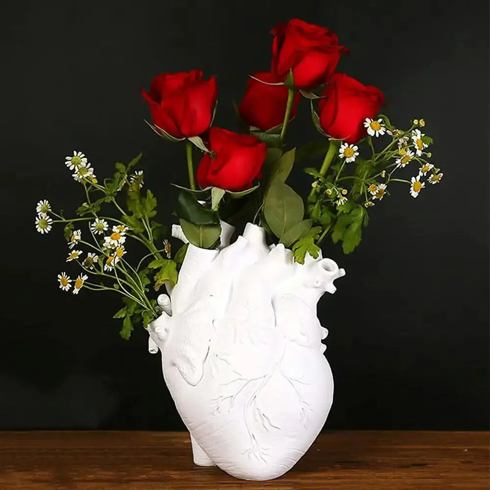 Sikunuo | Heart-shaped Resin Art Vase – Elegant, creative flower decoration