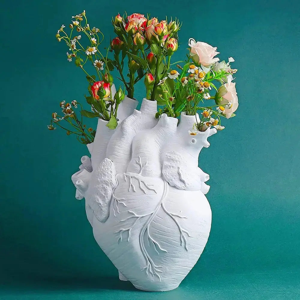 Sikunuo | Heart-shaped Resin Art Vase – Elegant, creative flower decoration