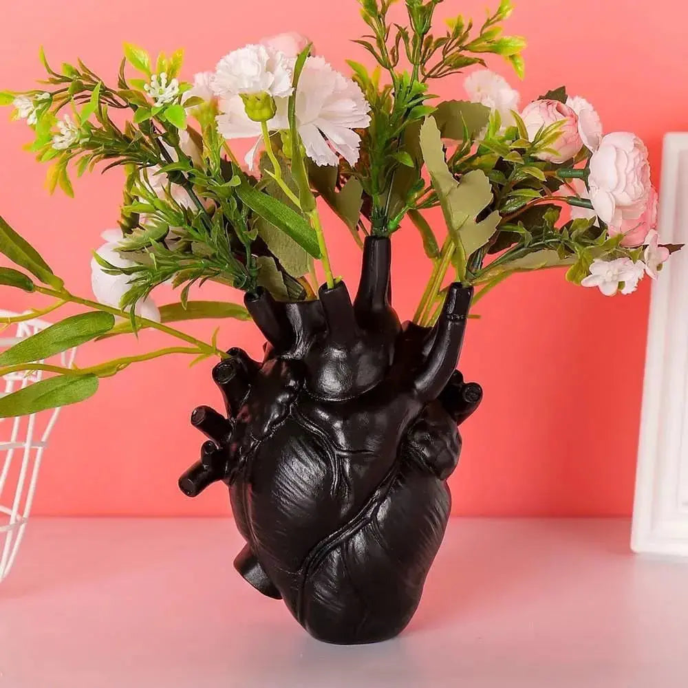Sikunuo | Heart-shaped Resin Art Vase – Elegant, creative flower decoration