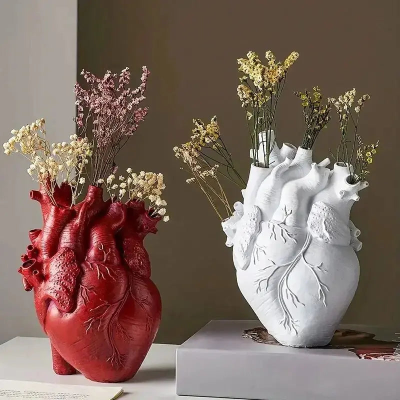 Sikunuo | Heart-shaped Resin Art Vase – Elegant, creative flower decoration