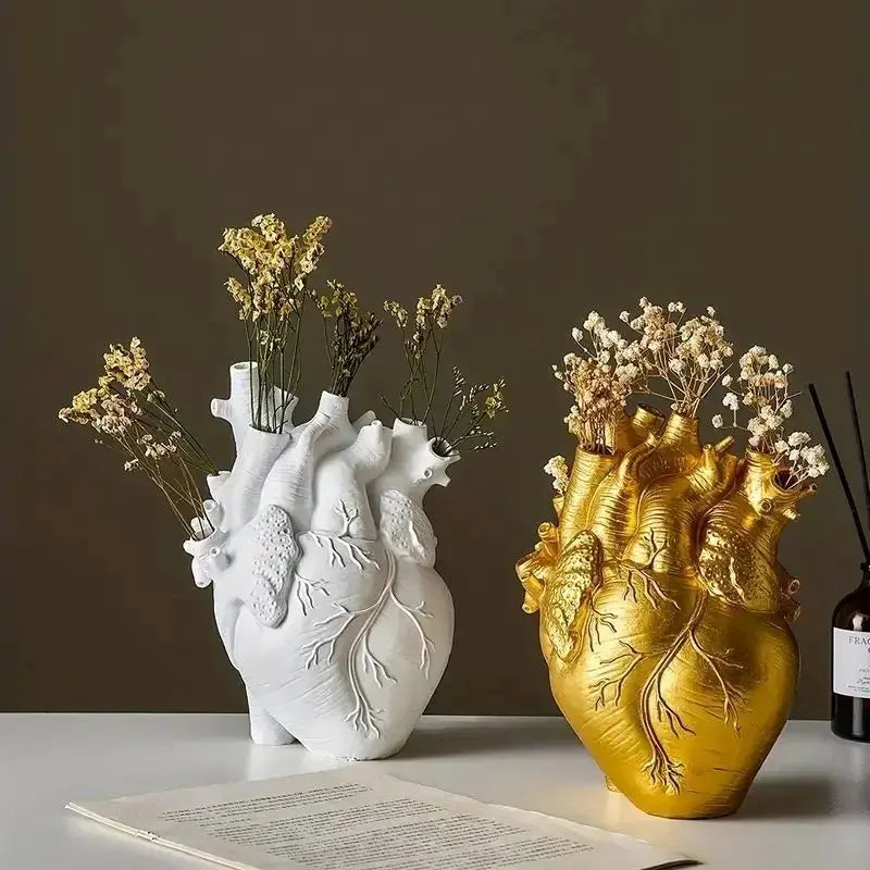 Sikunuo | Heart-shaped Resin Art Vase – Elegant, creative flower decoration
