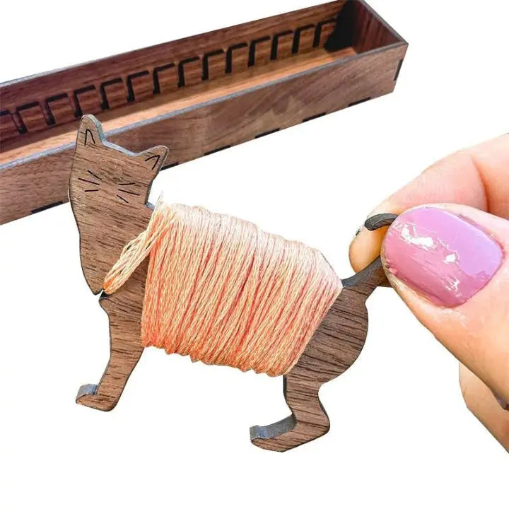 Sikunuo | Wooden Bobbin Set with Animal Motifs – Organizer for Embroidery Floss (15 Bobbins)