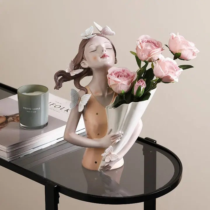 Sikunuo | Ceramic vase Butterfly girl – Elegant & modern flower vase
