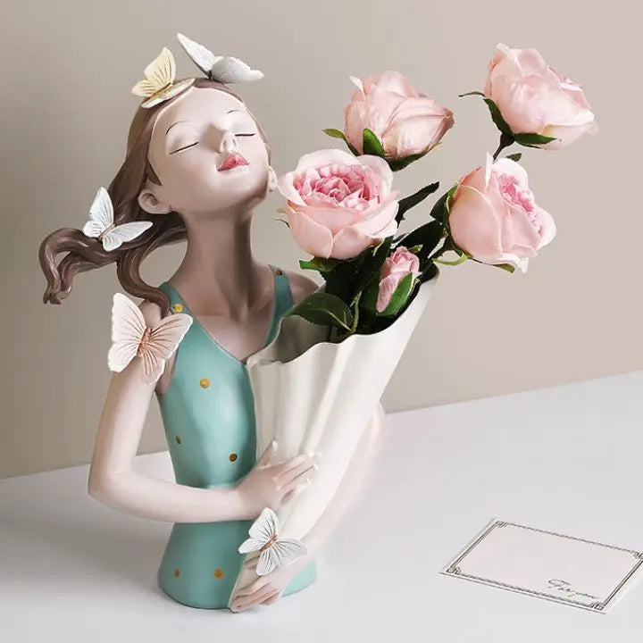 Sikunuo | Ceramic vase Butterfly girl – Elegant & modern flower vase