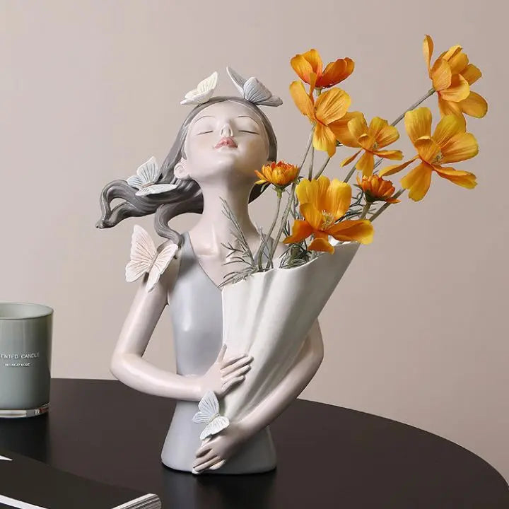 Sikunuo | Ceramic vase Butterfly girl – Elegant & modern flower vase