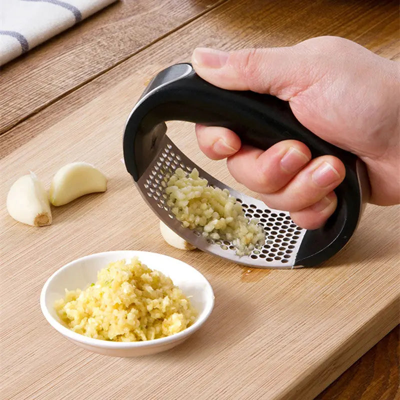 Sikunuo | Durable garlic press made of stainless steel for effortless crushing