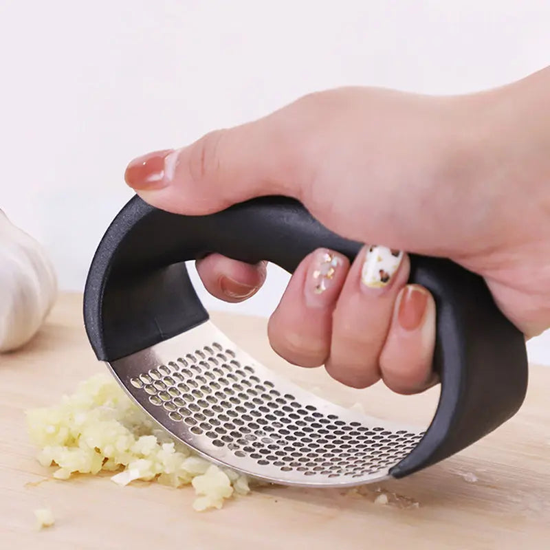 Sikunuo | Durable garlic press made of stainless steel for effortless crushing