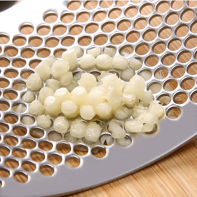 Sikunuo | Durable garlic press made of stainless steel for effortless crushing