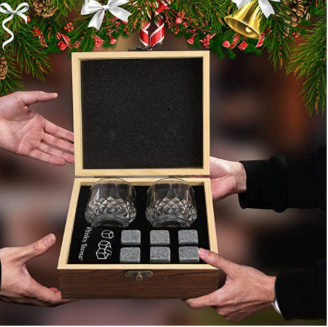 Cut crystal whiskey glasses gift set with reusable chilling stones and wooden presentation box Sikunuo