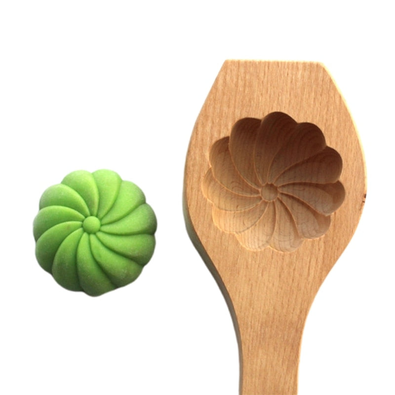 Sikunuo | Wooden Moon Dumpling Maker Mold