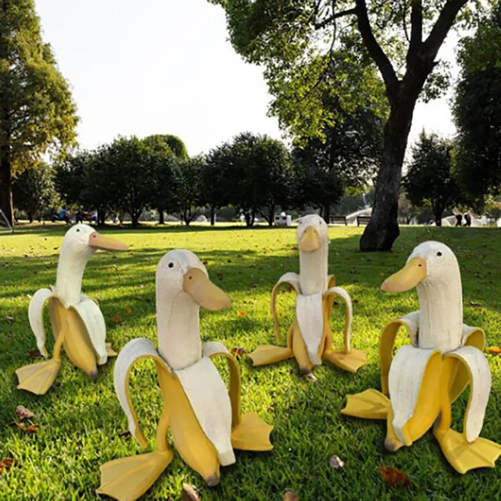 Sikunuo | Peeled Banana Duck Face Garden Decor