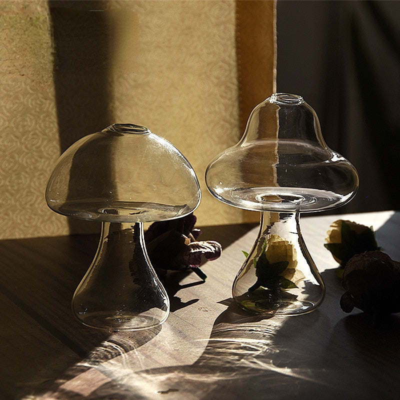 Sikunuo | Mushroom Inspired Elegant Glass Vase