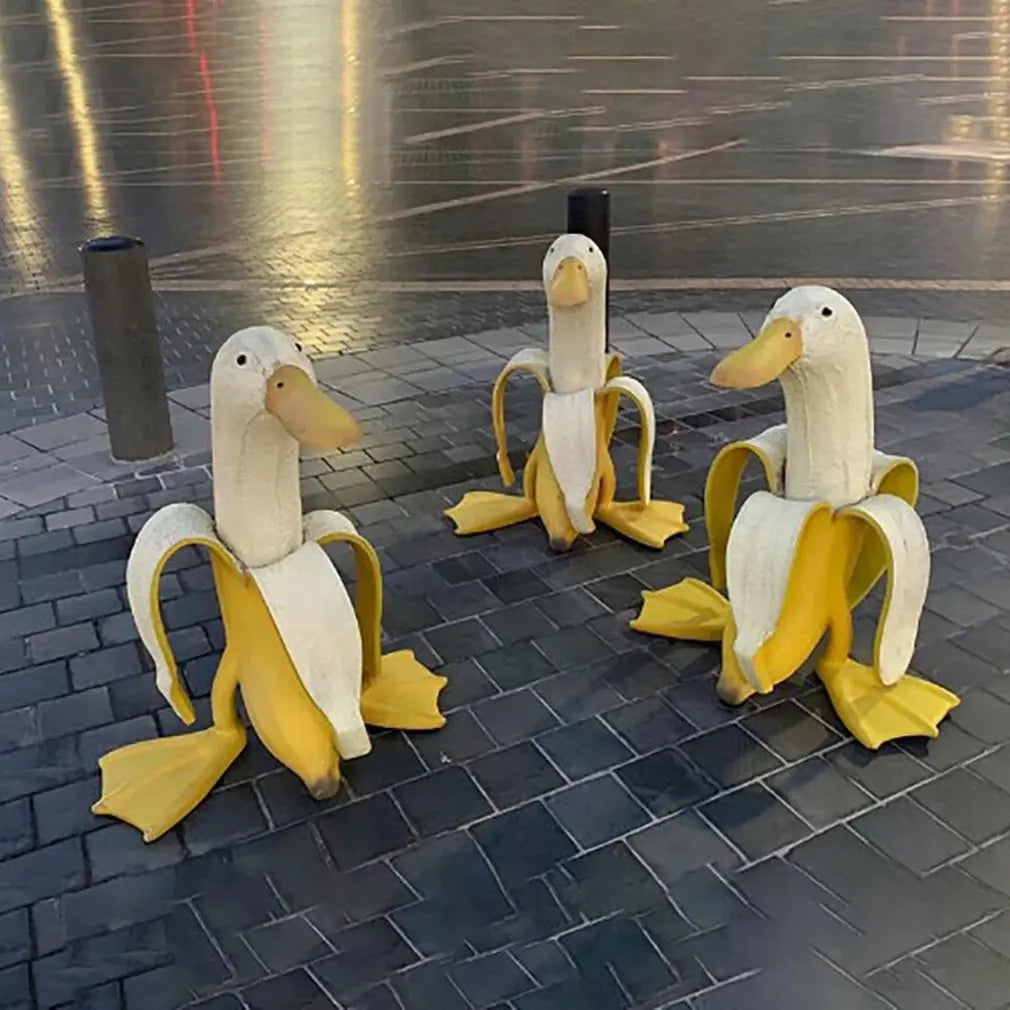 Sikunuo | Peeled Banana Duck Face Garden Decor