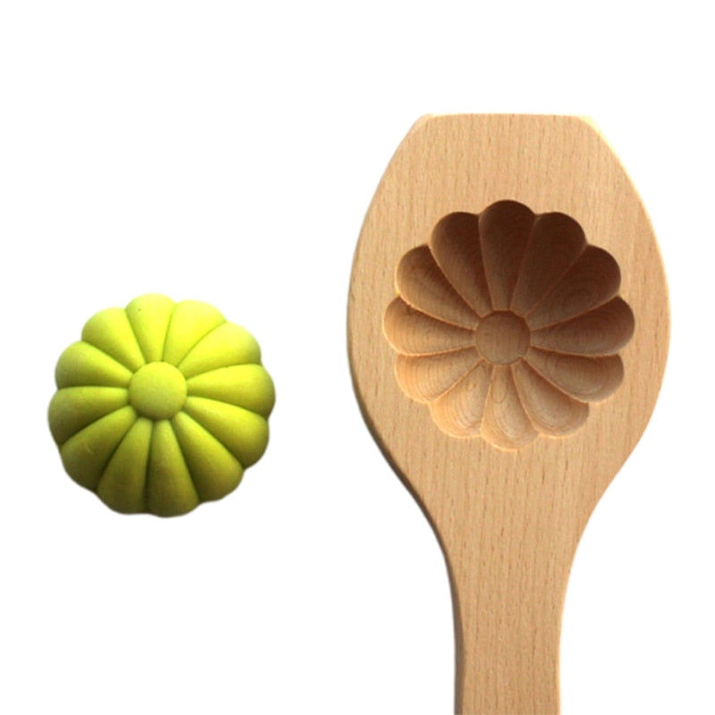 Sikunuo | Wooden Moon Dumpling Maker Mold