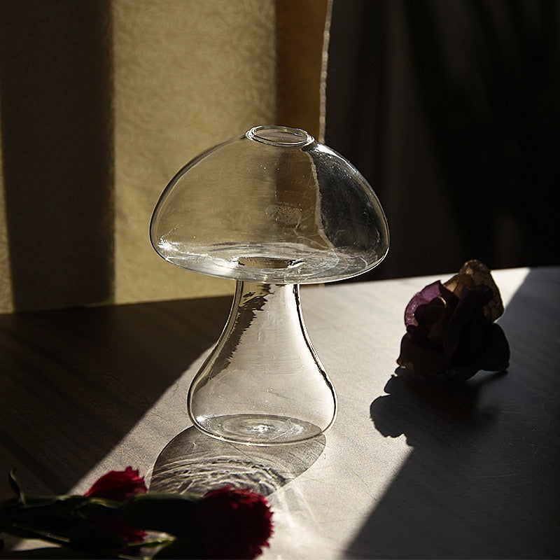 Sikunuo | Mushroom Inspired Elegant Glass Vase