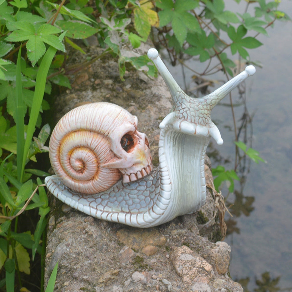 Sikunuo | Snail Skull Halloween Patio Sculpture