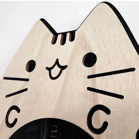 Sikunuo | Happy Curious Cat Wall Clock